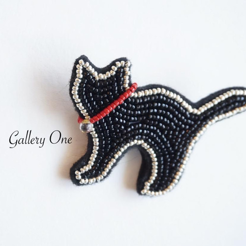 福猫♪くろねこのビーズ刺繍ブローチ‧*。 ブローチ yuka* 通販