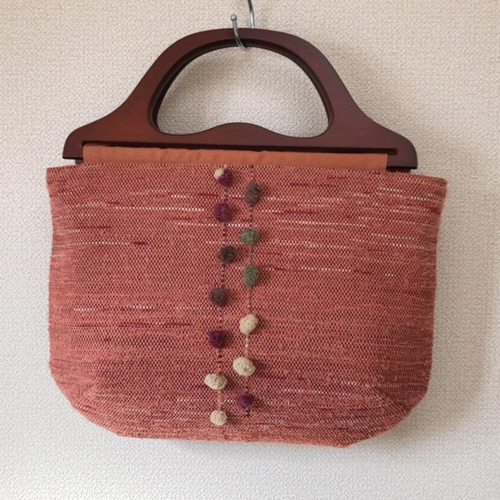 裂き織りハンドバッグ 木製ハンドル付き