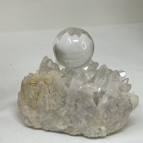 天然水晶 一寸 31ミリ 無色、透明、無傷なし 台座付き です その他置物 