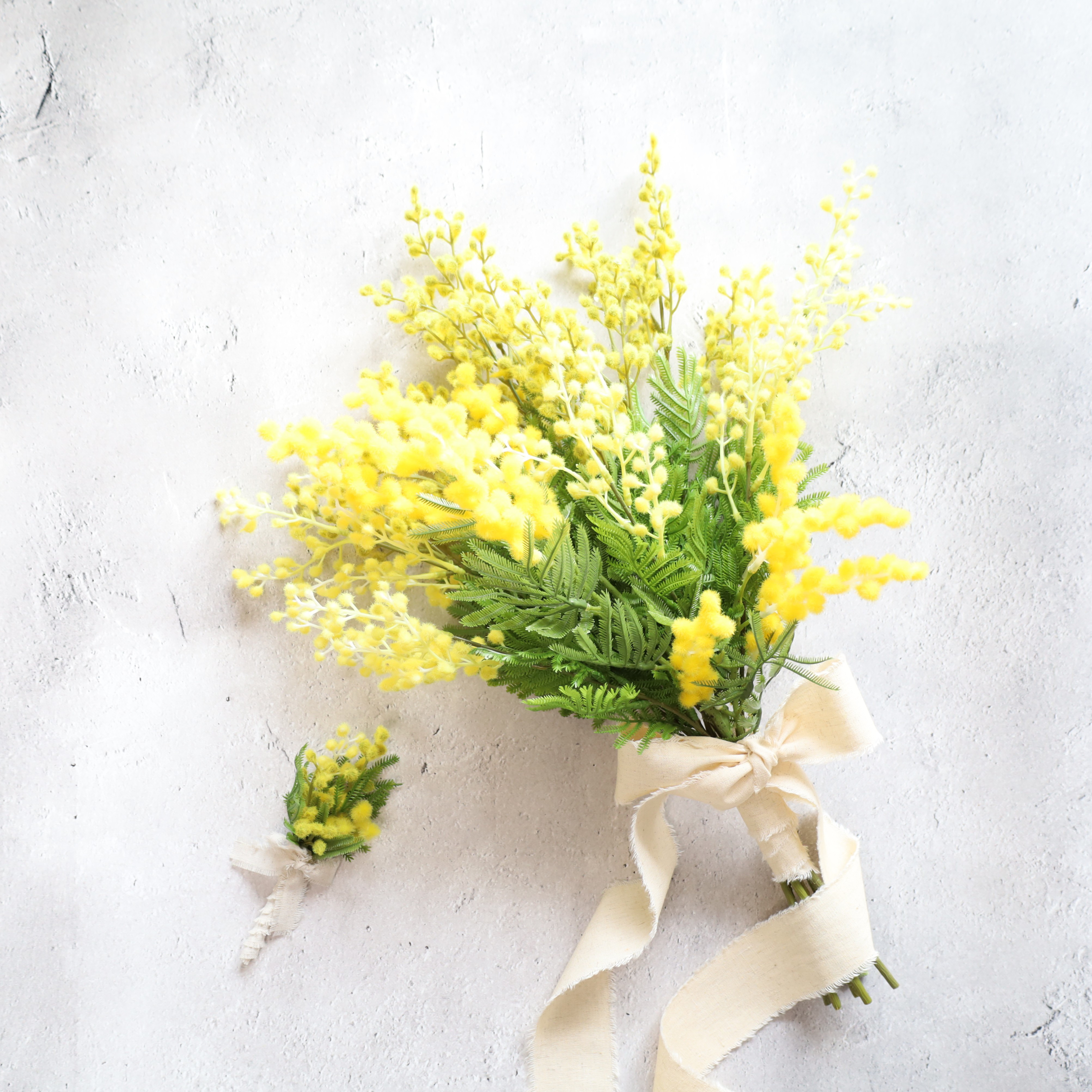 春の光✦ミモザのクラッチブーケ　ブーケ　クラッチブーケ　ブライダル　ウェディング　結婚式　ミモザ　花束　春インテリア