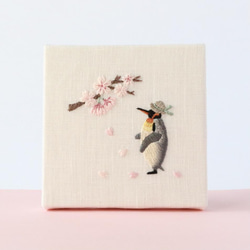 刺繍ファブリックパネル　桜のお花見とペンギン　約10cm角【受注制作】 1枚目の画像
