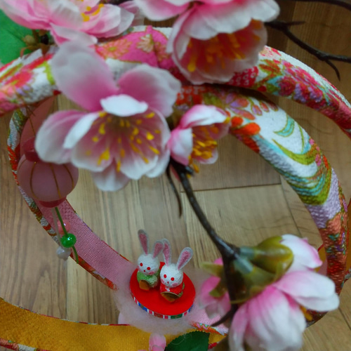 ご予約✦１足早め✦ひな祭り、ちりめんお雛様＆お内裏様…大輪の薔薇アレンジ ひな祭り・おひなさま】ちりめん輪飾りⅬ＆S、ちりめん兎雛