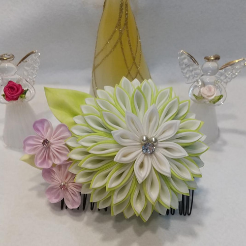 つまみ細工 ダリアと桜のコーム｢キュプラ｣ 黄緑、ピンクぼかし