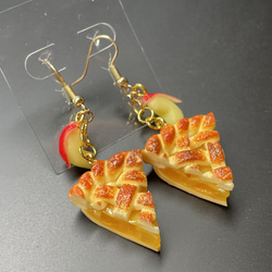 《受注生産》カットアップルパイのピアス　フェイクスイーツ 4枚目の画像