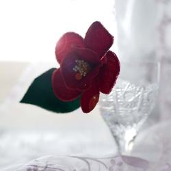 【立体刺繍】赤い椿　～冬の花～ 1枚目の画像