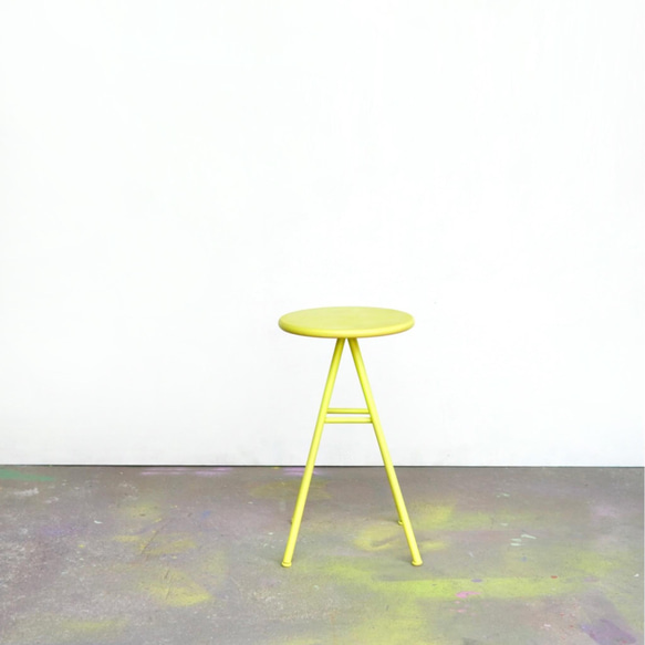 A line stool lime yellow 3枚目の画像
