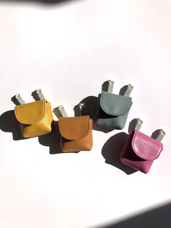 ebagos 防水キャンパス　サークルポシェット BEIGE 手鏡付き クリップタイプのGPSケース みてねみまもりGPS Bsize BoT BoTtalk対応
