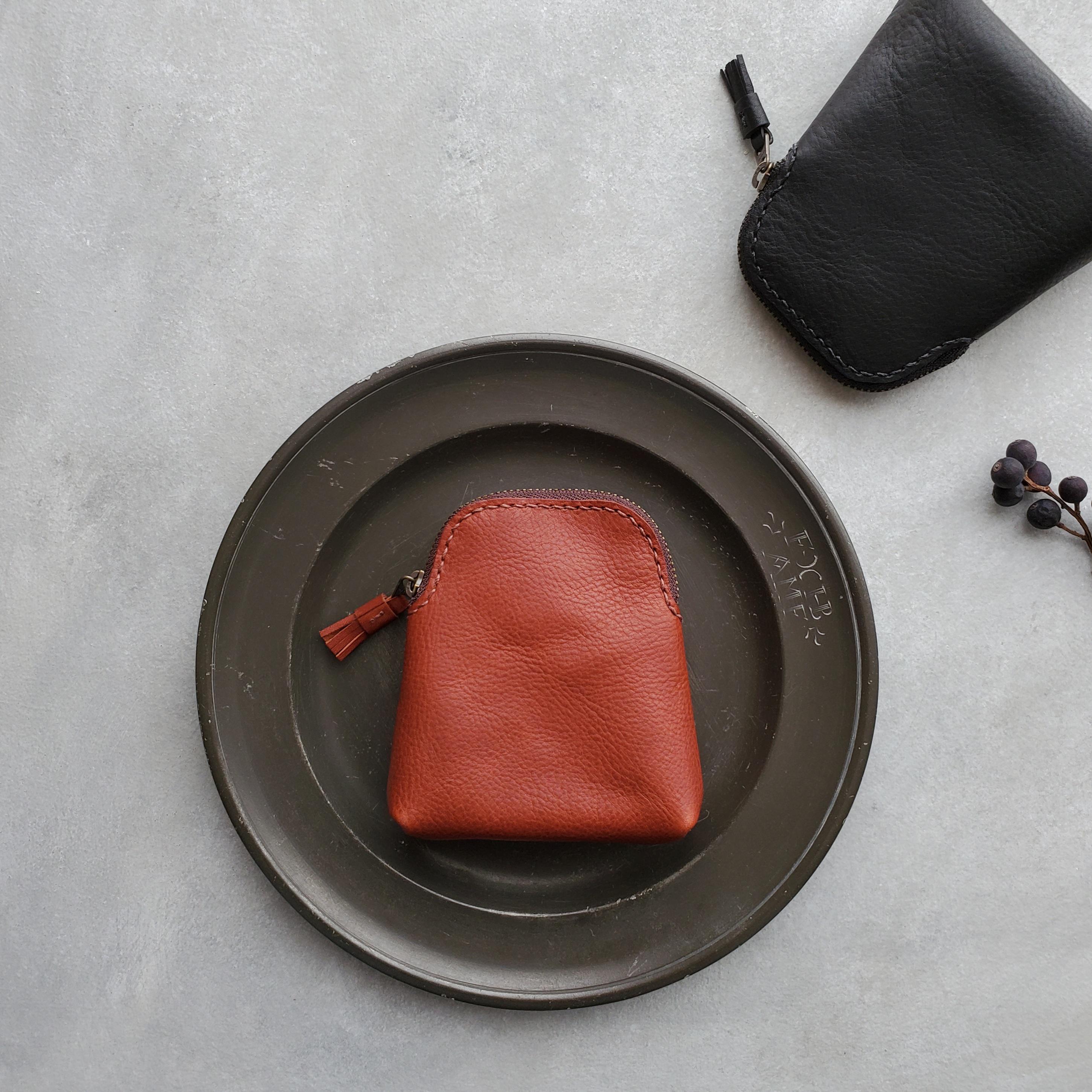 ミニタッセルの小さい革ポーチ（ブラウン）