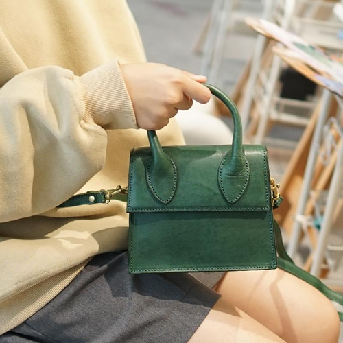 100 2022年新品 レザーバッグ レザー 本革 牛革ショルダーバッグ 