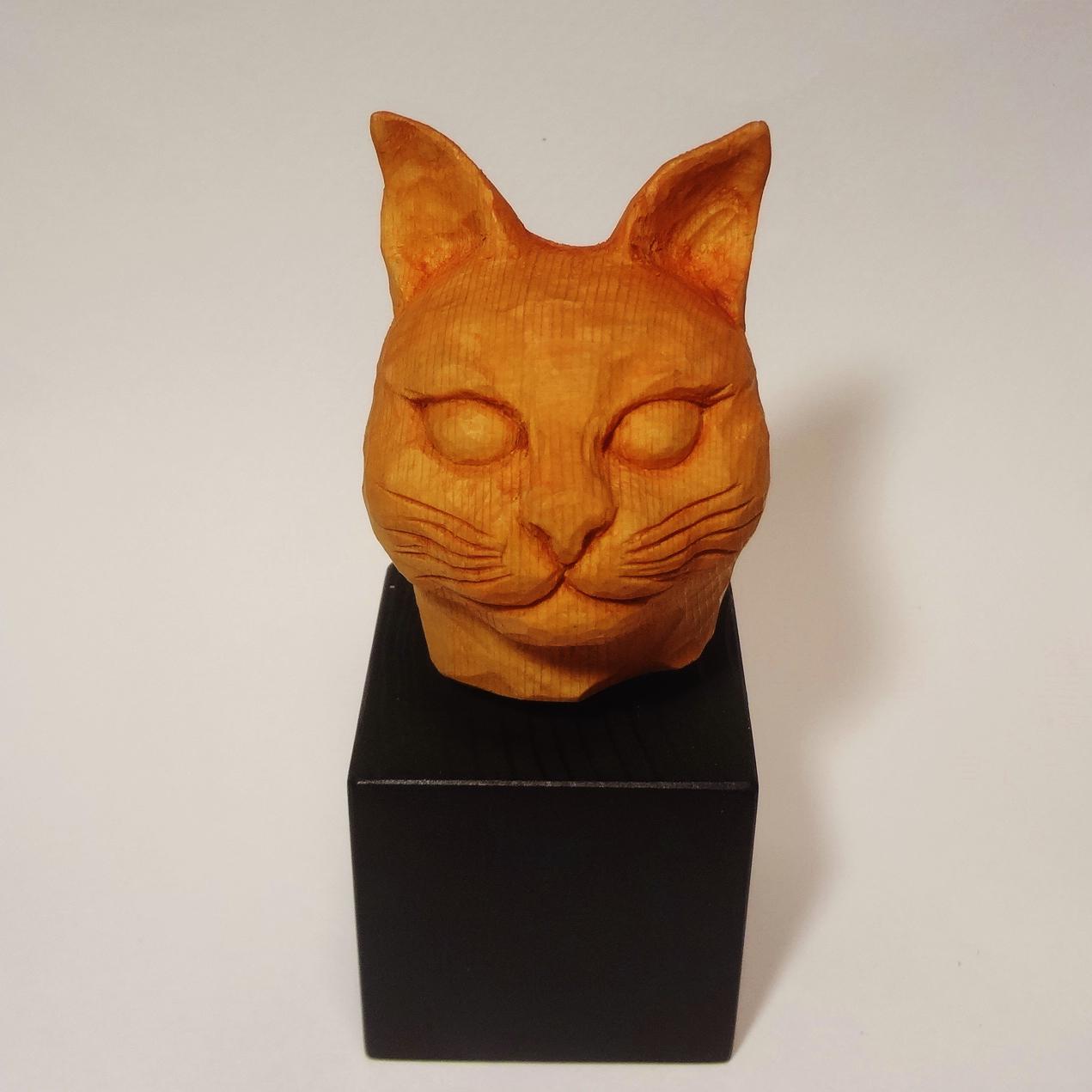 ドイツビンテージ　手描きによる色彩が芸術的で美しいトラネコちゃんの木彫り彫刻