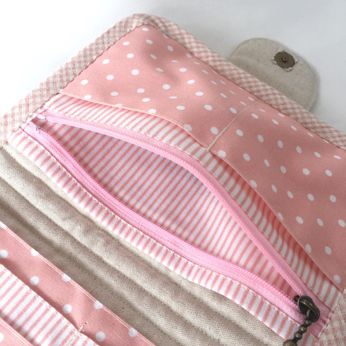 No.605☆ かず様♡専用ページ☆お薬手帳ケース☆ファスナー付き☆ No.605☆ かず様♡専用ページ☆お薬手帳ケース☆ファスナー付き