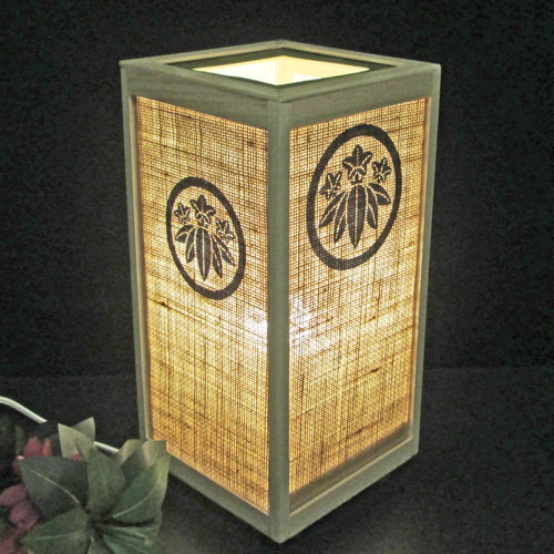 4面FM加工・桧枠造・麻地／家紋の宿り木＝丸に笹竜胆 LED・軽量／SK