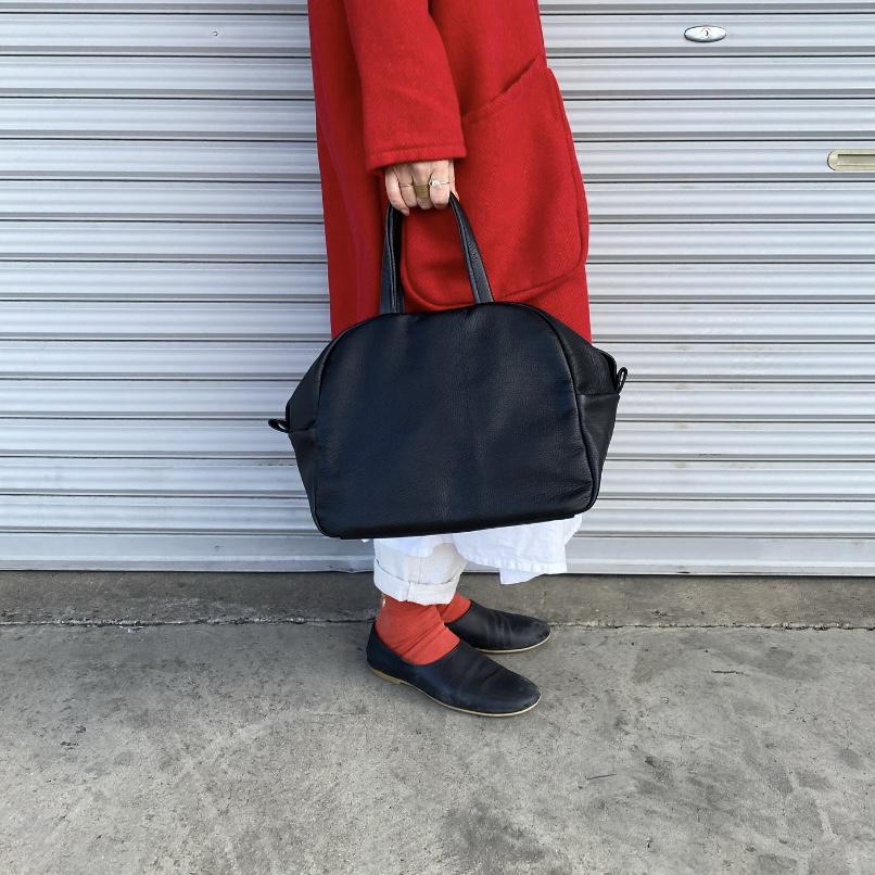 ファスナーの無いmボストン（A５サイズ対応）柔らかい鹿革のような牛革　黒