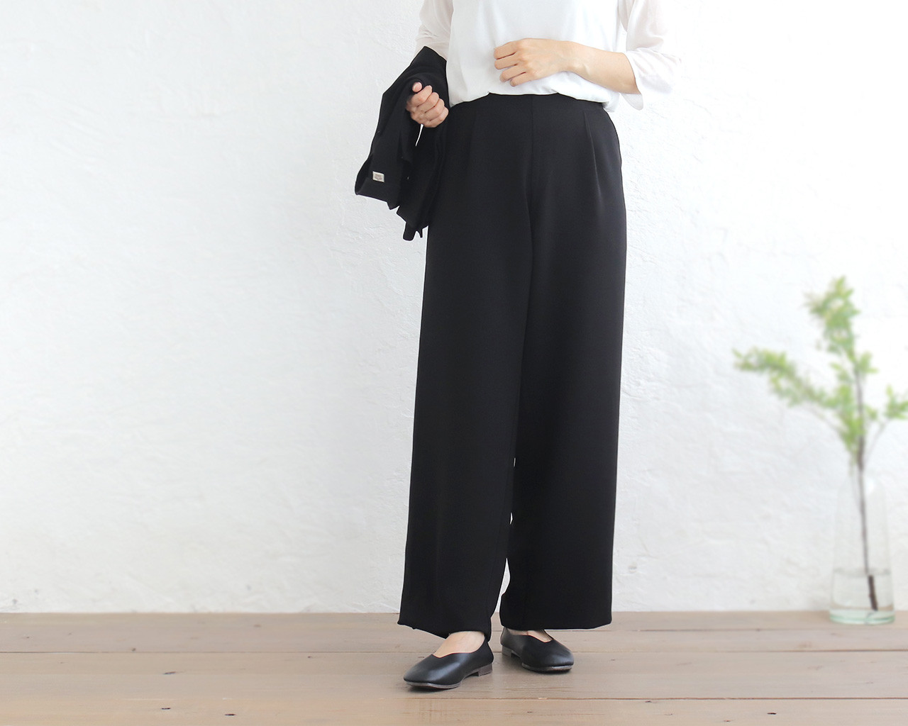 普段にも フォーマルにも ✦ 落ち感のある ストレートパンツ（ブラック）丈上げ可