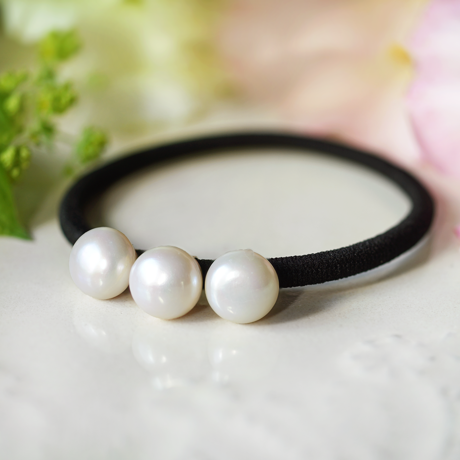 ラウンド淡水真珠の三粒ヘアゴム　～Laura 4,896円