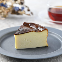 【100％北海道産クリームチーズ使用】オリジナルバスクチーズケーキ　誕生日　記念日　プレゼント  オシャレギフト 1枚目の画像