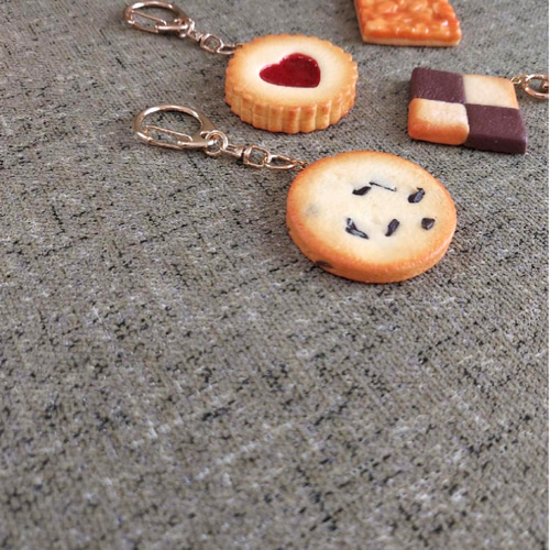Uggolys クッキー キーホルダー レインボーチョコチップクッキー🌈🌈🌈 可愛さが輝きまくってる