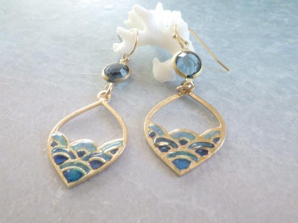 Ocean Wave Earrings 彩色玻璃風格大波浪耳環/耳環 第11張的照片