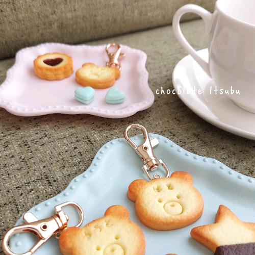 【70％OFF】 くまさんの名前入れクッキーのキーホルダー♪フェイクスイーツ チャーム