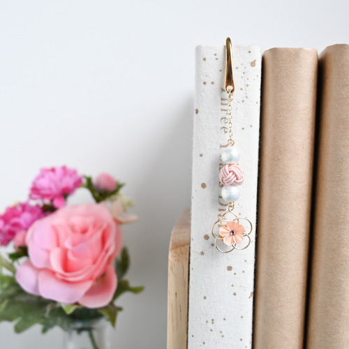 がま口付♪ 可愛いピンクの花柄グラニーバッグ つまみ細工風ブローチがワンポイント がま口付♪ 可愛いピンクの花柄グラニーバッグ つまみ細工風