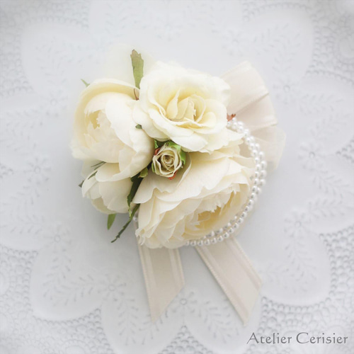 オフホワイト ローズ パール付 コサージュ （クリームホワイトリボン 