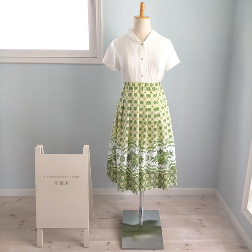 20%OFF】ドイツヴィンテージ生地 レトロなお花柄スカート グリーン S