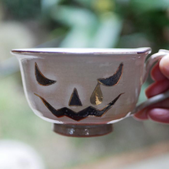 ハロウィン　スープカップ (金の涙）　陶器　 1枚目の画像
