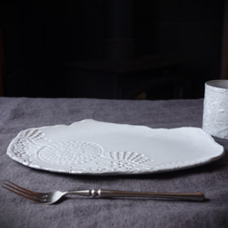 レリーフＬ：花と円×ホワイト　中皿 小皿 デザート皿 陶器 陶磁器 5枚目の画像