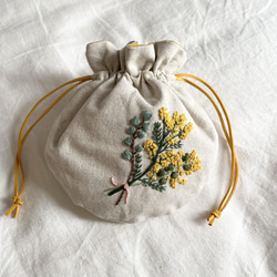 SALE》ミモザのリース(手刺繍・ビーズ) ファブリックパネル(ボード