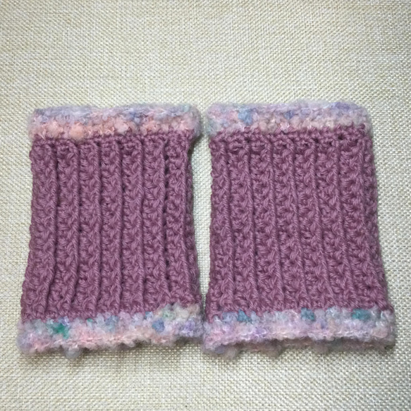 手編み【ピンクとふわふわが可愛い！ハンドウォーマー】リストウォーマーにもなります！送料無料 2枚目の画像