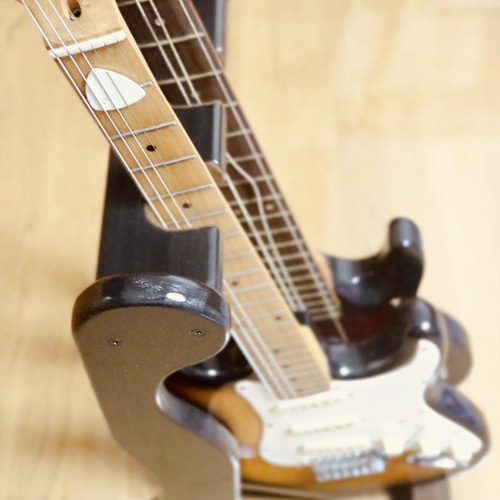 オーダー品】手作り木工 ギタースタンド （黒漆）2本掛け 楽器