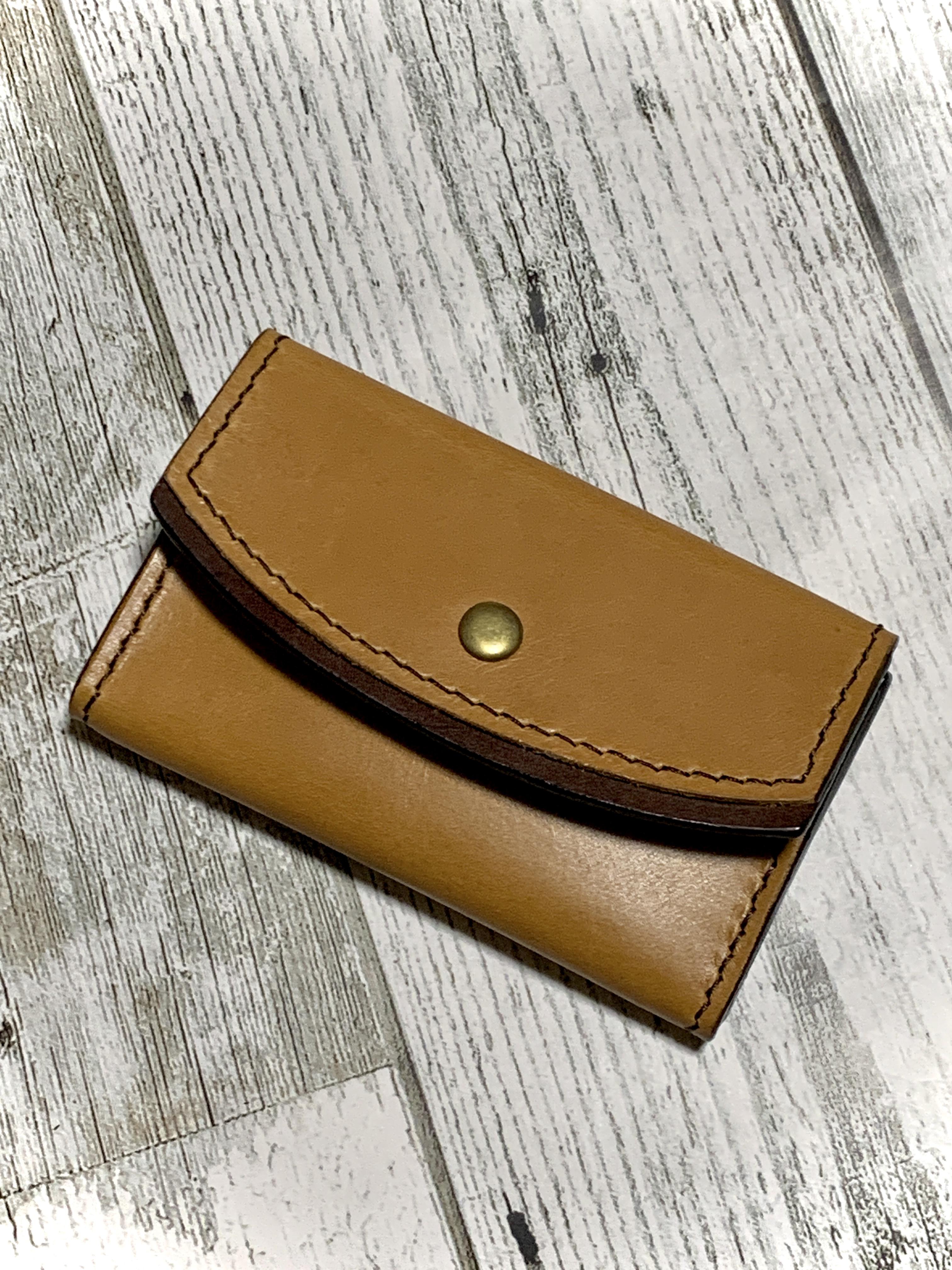 本革カードケース　キャメル