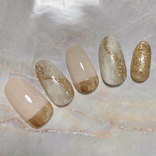 人気】ニュアンスネイル♡ ミラー ベージュ ラメ ホロ ネイルデザイン