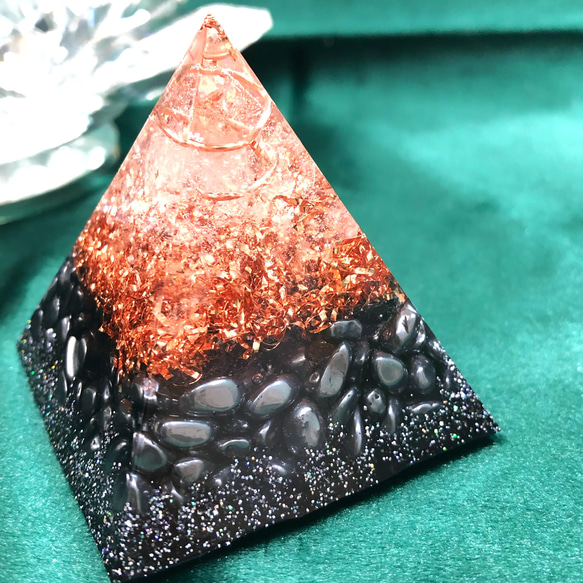 ピラミッド型オルゴナイト 高純度 テラヘルツ & ヒマラヤ水晶 4枚目の画像