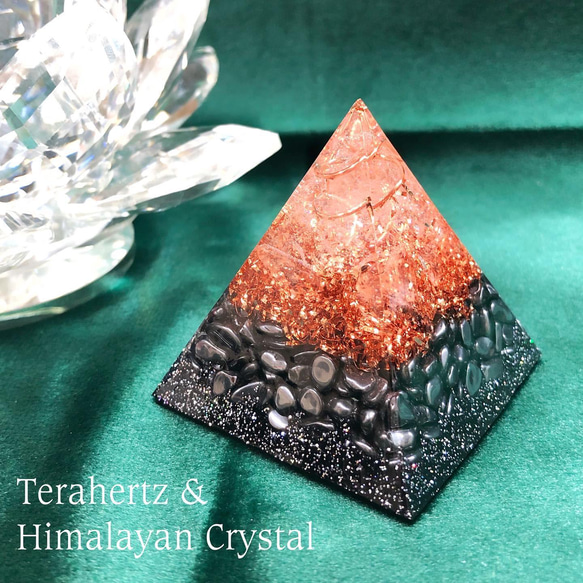 ピラミッド型オルゴナイト 高純度 テラヘルツ & ヒマラヤ水晶 1枚目の画像