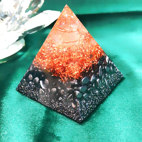 ピラミッド型オルゴナイト 高純度 テラヘルツ & ヒマラヤ水晶 3枚目の画像