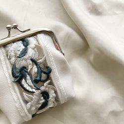 オーガンジー刺繍リボン がま口ポーチ ブルー 7枚目の画像