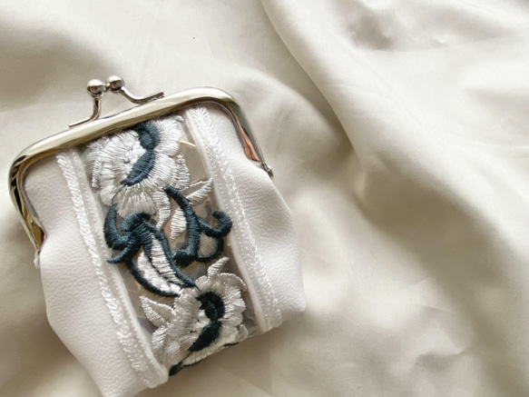 オーガンジー刺繍リボン がま口ポーチ ブルー 7枚目の画像