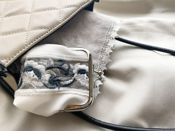 オーガンジー刺繍リボン がま口ポーチ ブルー 8枚目の画像