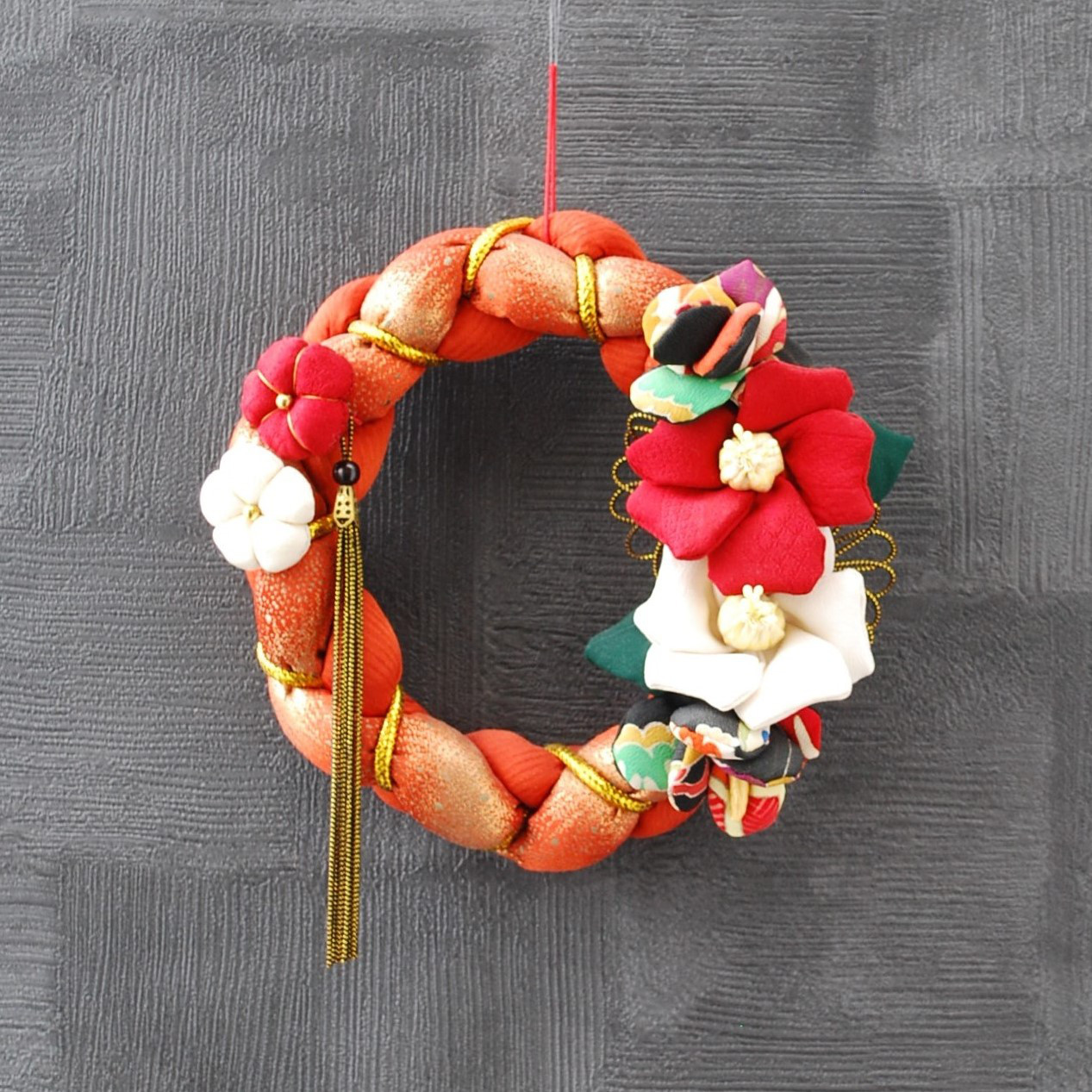 お正月リース　帯をベースにしたお花のリース　正絹古布使用の一点物