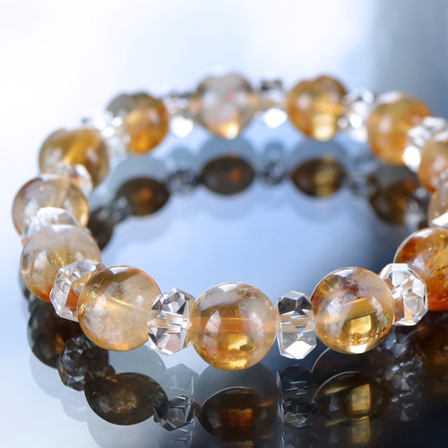 レアなフェザー入りファントムシトリンをぐるっと並べた太陽の煌きの