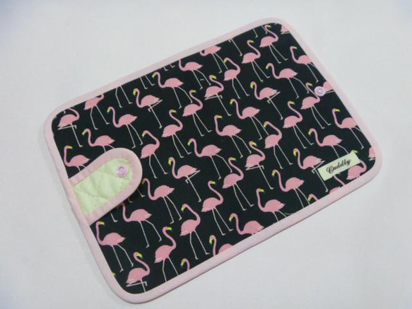 １１３８．大人可愛い　フラミンゴ柄　通帳ケース　ピッタリサイズ　黒×ピンク　再販２ 3枚目の画像