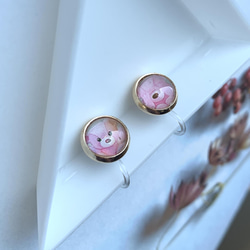 【展示作品/アウトレット】ゆめかわピンクパステルベアーのまんまる耳飾り ノンホールピアス およそ10mm イヤリング 2枚目の画像