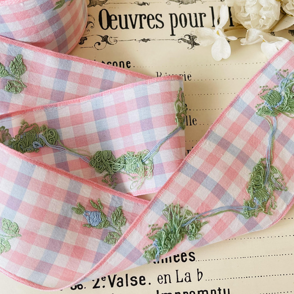 フランスのヴィンテージ刺繍リボン・ピンクと水色のチェックに水色のお花50cm 3枚目の画像