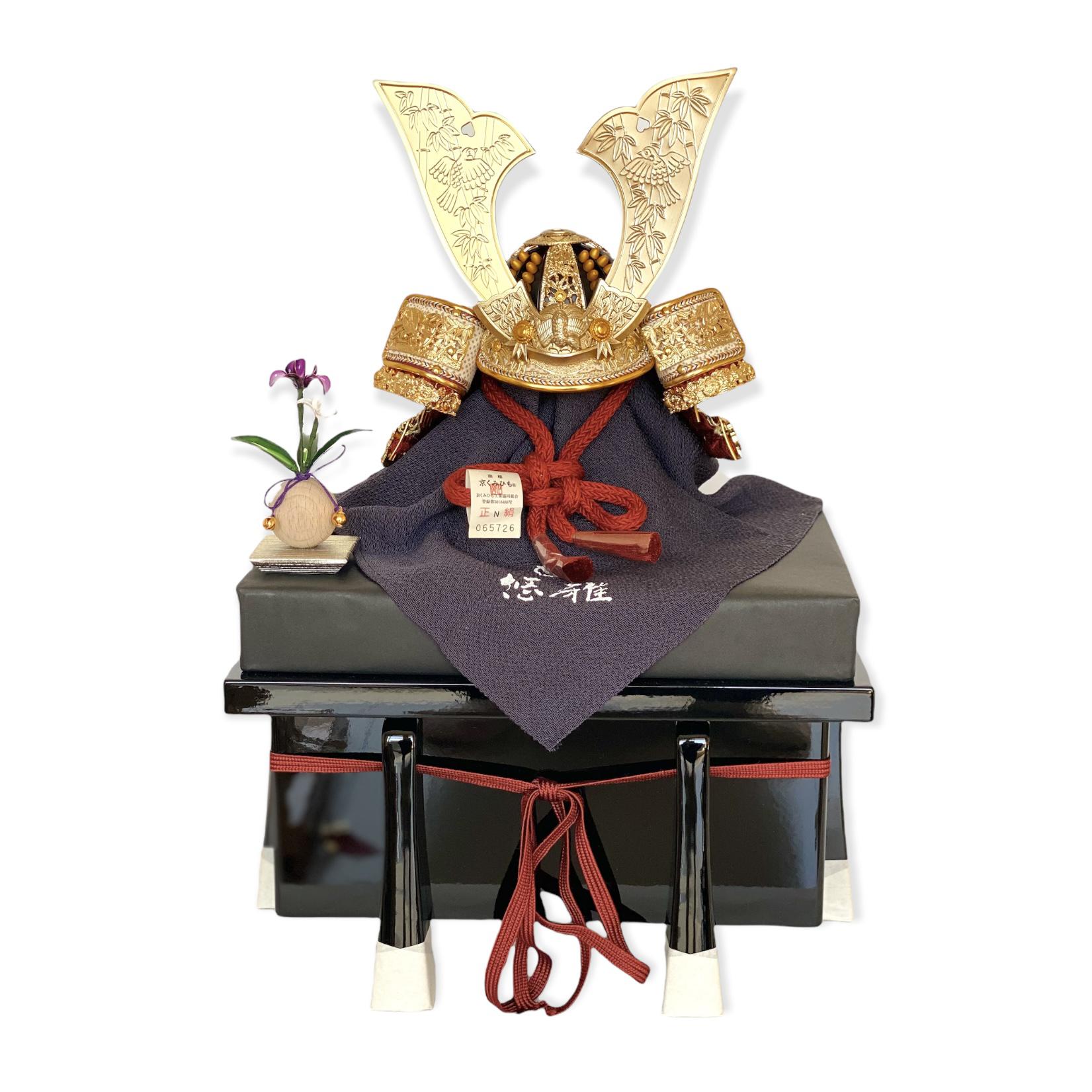 五月人形　端午の節句　兜飾り　竹雀タガネ彫5号兜 櫃飾り(赤糸縅兜鎌倉時代　春日大社折蔵模写)