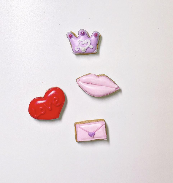 【すぐに発送可能・バレンタインに間に合う】バレンタインモチーフのミニアイシングクッキーのセット1袋 3枚目の画像