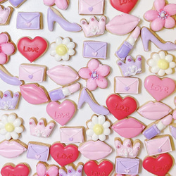 【すぐに発送可能・バレンタインに間に合う】バレンタインモチーフのミニアイシングクッキーのセット1袋 1枚目の画像