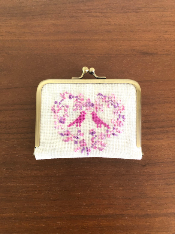 がま口　ソーイングセット　ニードルブック　刺繍　小鳥　桜色 1枚目の画像