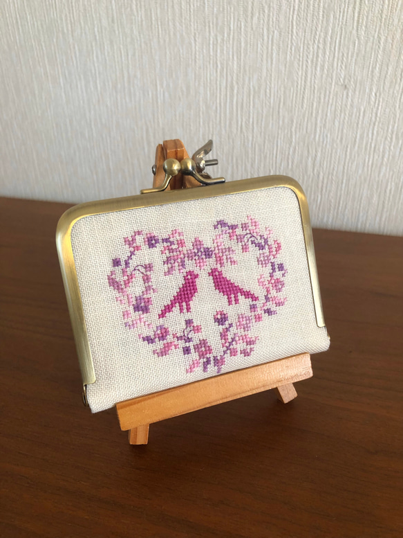 がま口　ソーイングセット　ニードルブック　刺繍　小鳥　桜色 4枚目の画像