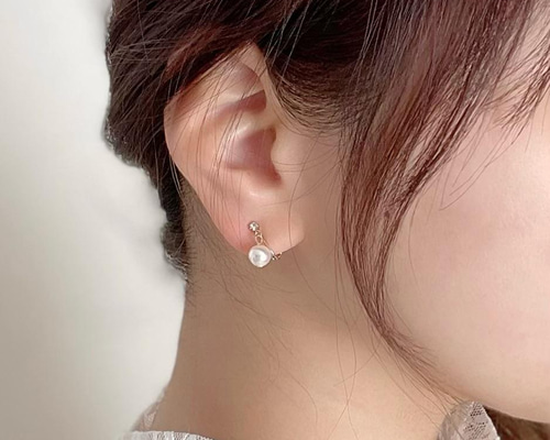 パールとクリスタルの ピアス 小さなクリスタルとパールのピアス イヤリング クリスタルボックス付き